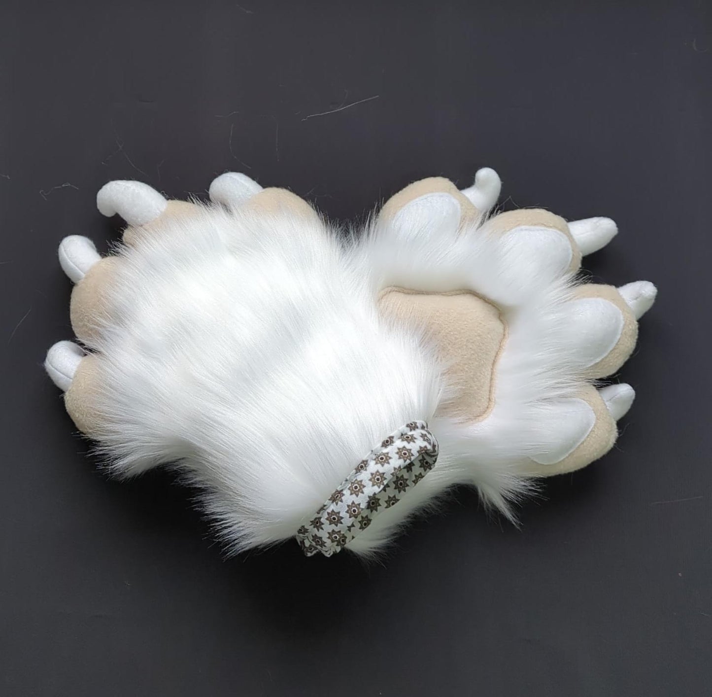 Hand Paws "Snowy Dunes"